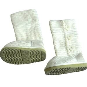 Children's Place girl boots size 4 crochet beige